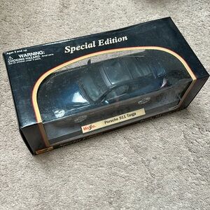 Special Edition PORSCHE 911 Targa 1:18 by Maisto